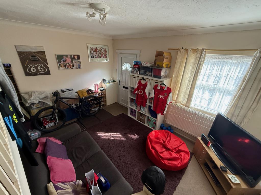 Lot: 31 - TERRACE HOUSE FOR IMPROVEMENT IN COLCHESTER CITY CENTRE - Living room with window and door to the front